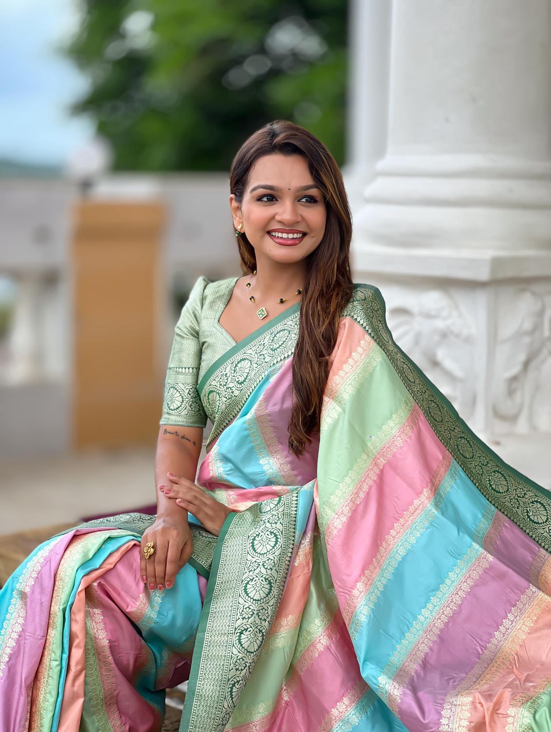 women self design banarasi saree with blouse - 21959566 - Standard Image - 2