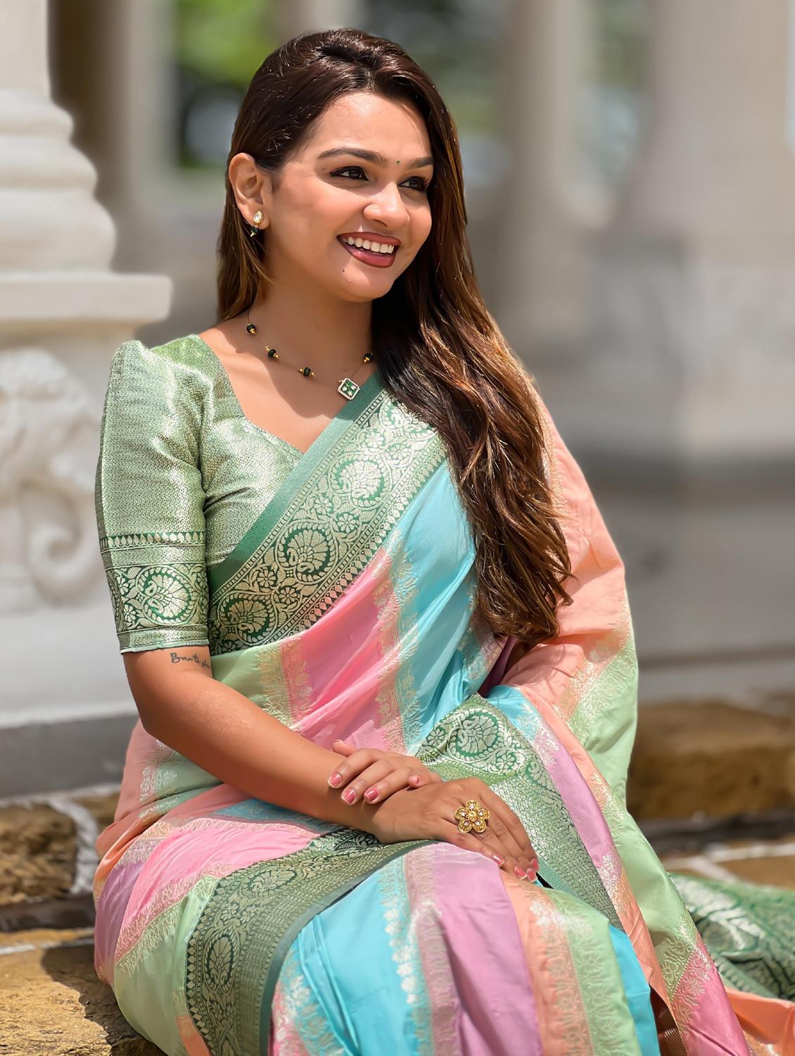women self design banarasi saree with blouse - 21959566 - Standard Image - 7