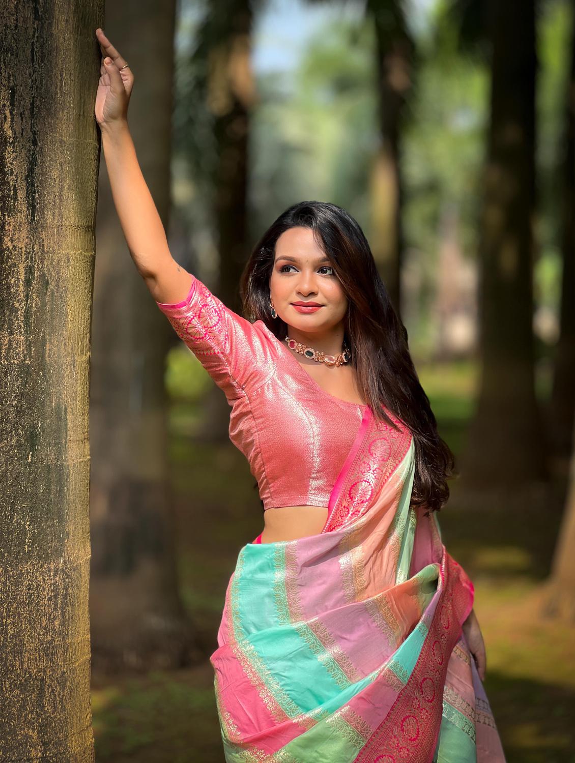 women self design banarasi saree with blouse - 21959570 - Standard Image - 7
