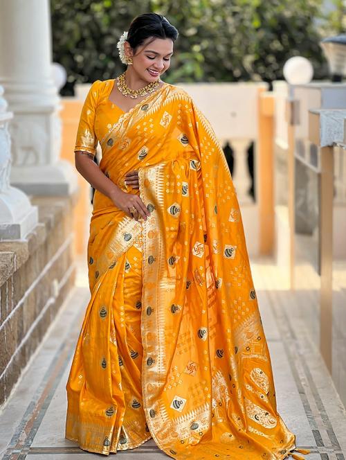 women bandhani bordered saree with blouse - 21959850 - Standard Image - 0