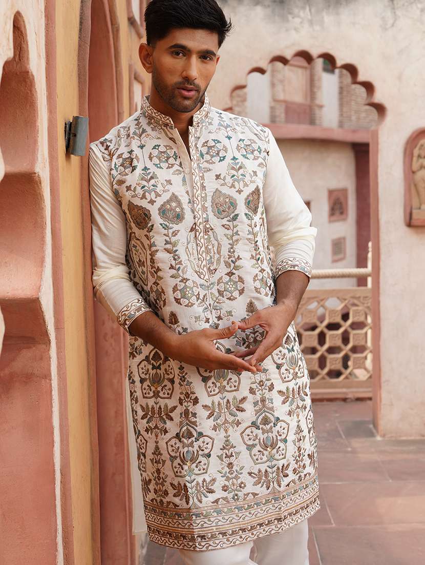 men white embroidered kurta and pyjama set 
