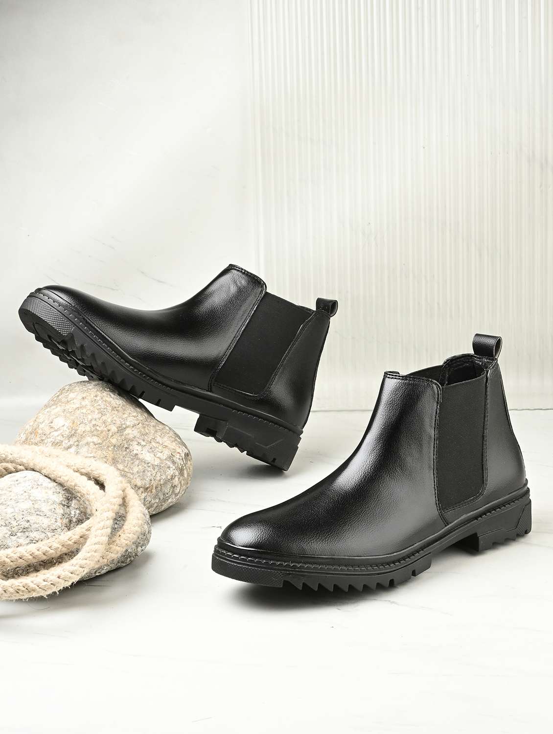 men black solid high ankle boot