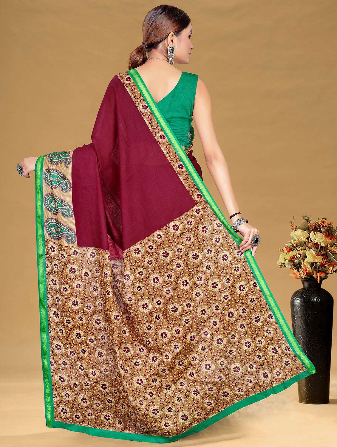 women printed casual wear saree with blouse - 21960479 -  Standard Image - 2