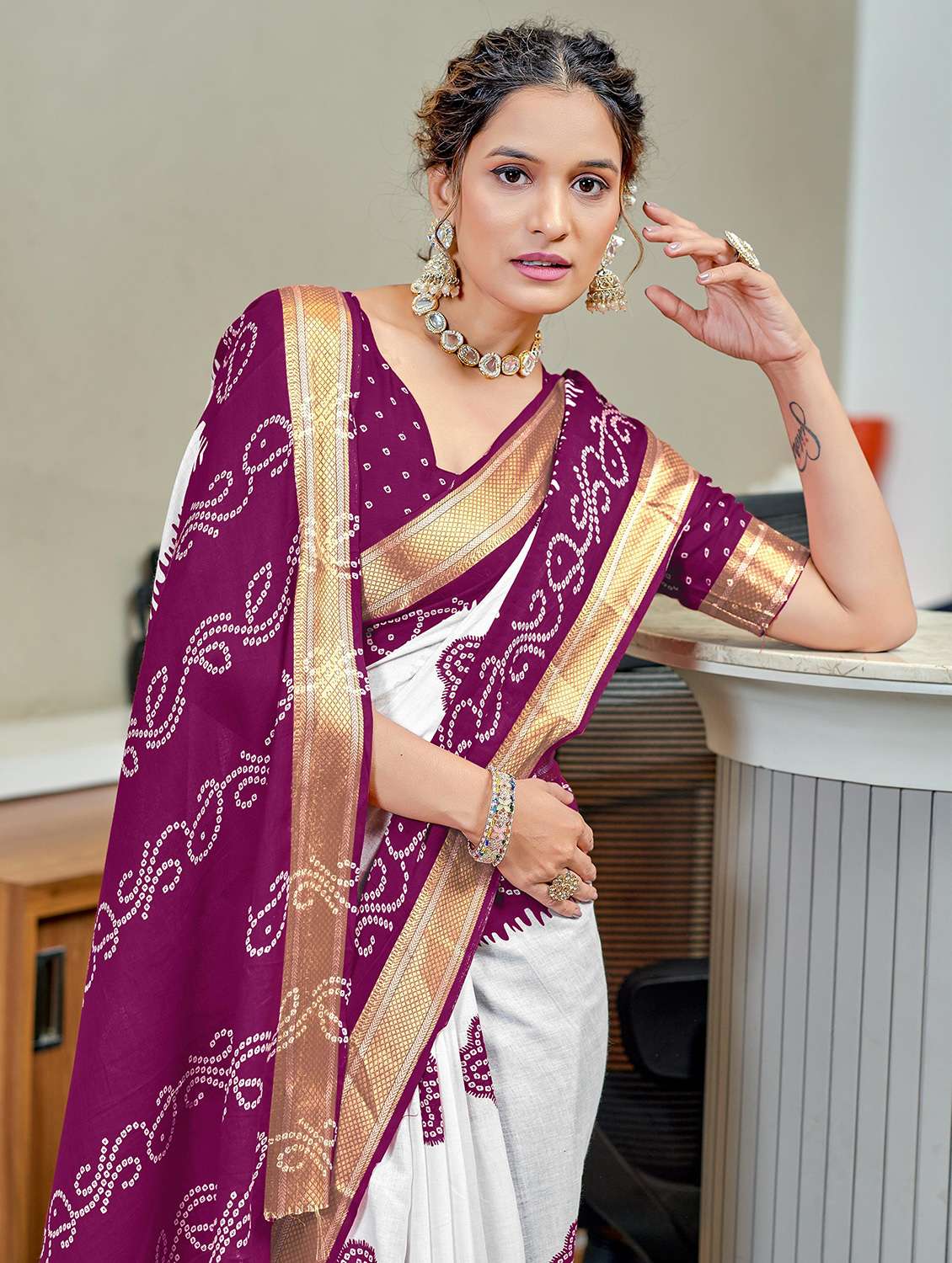 women bandhani printed saree with blouse - 21960492 - Standard Image - 2