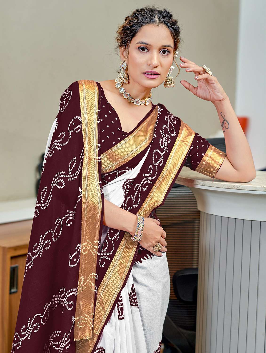 women bandhani printed saree with blouse - 21960497 - Standard Image - 2