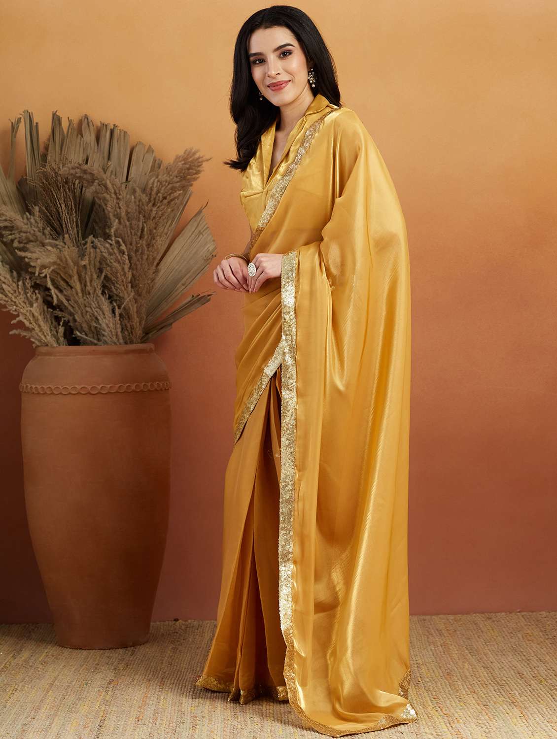 women solid with bordered ready to wear saree with blouse - 21961279 - Standard Image - 2