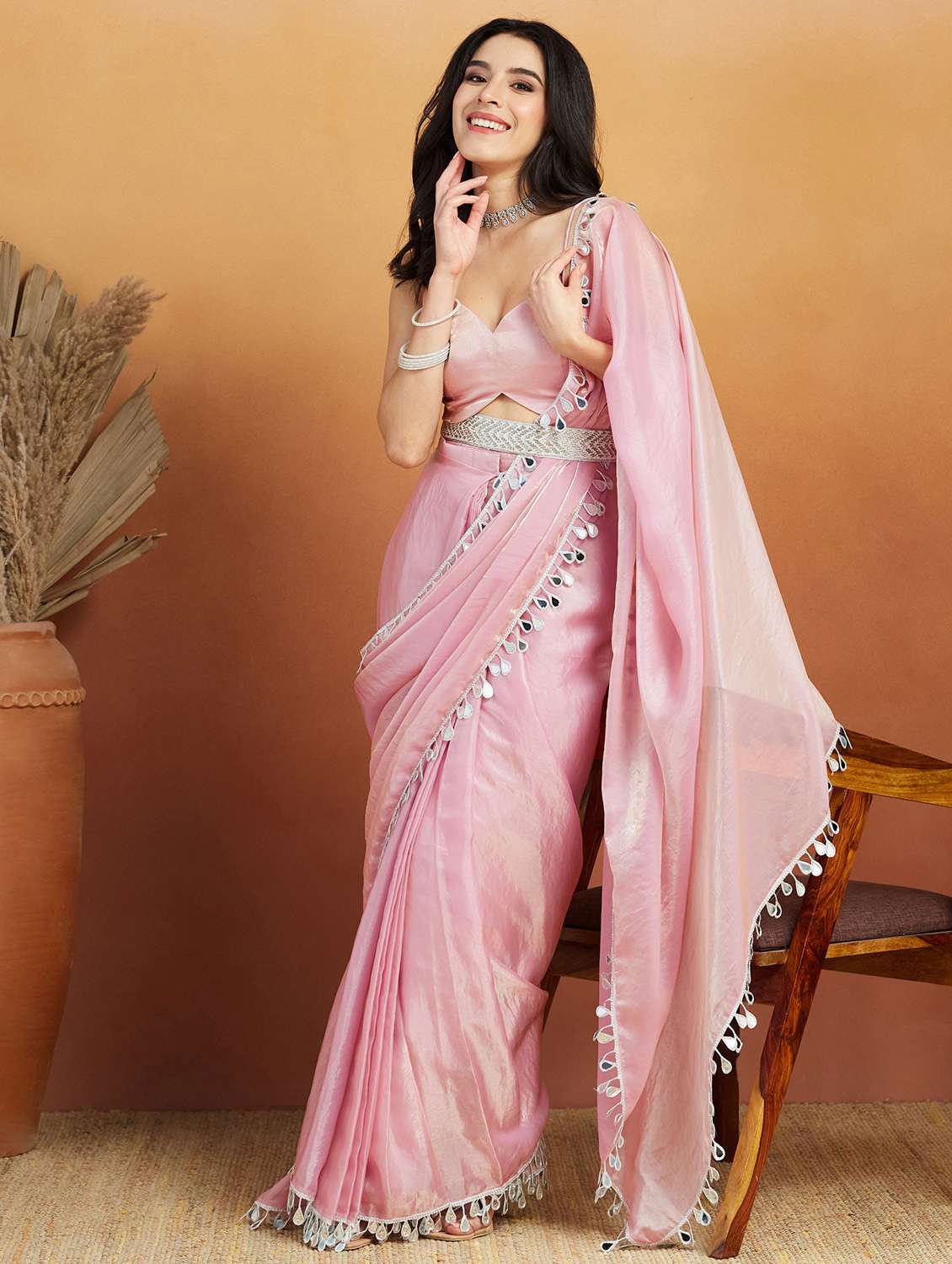 women solid with embellished bordered saree with blouse - 21961287 - Standard Image - 2