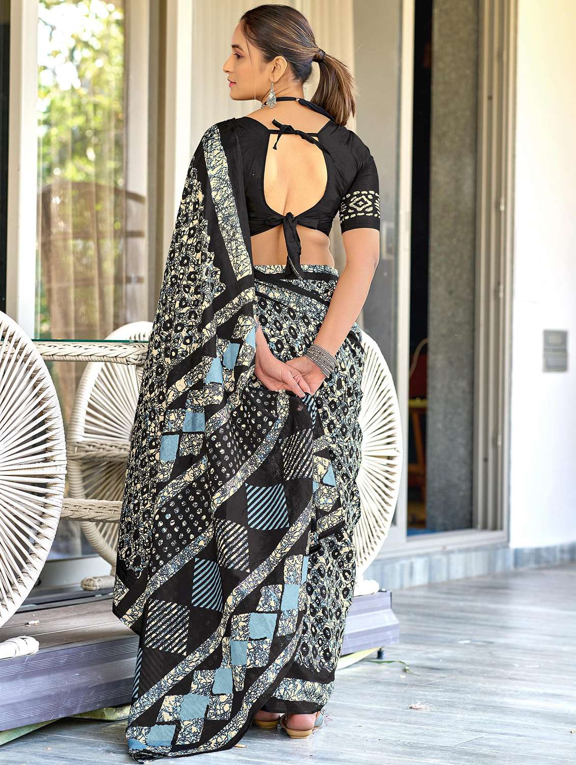 women printed ready to wear saree with blouse - 21961370 - Standard Image - 2
