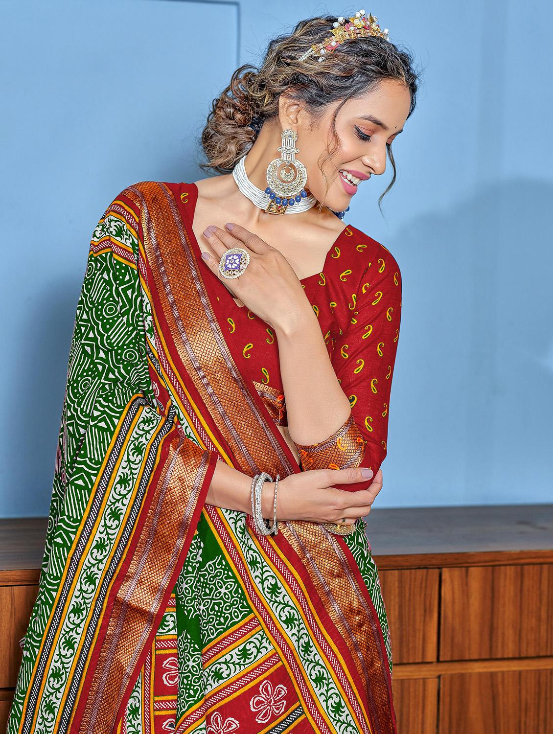 women printed casual wear saree with blouse - 21961372 - Standard Image - 2