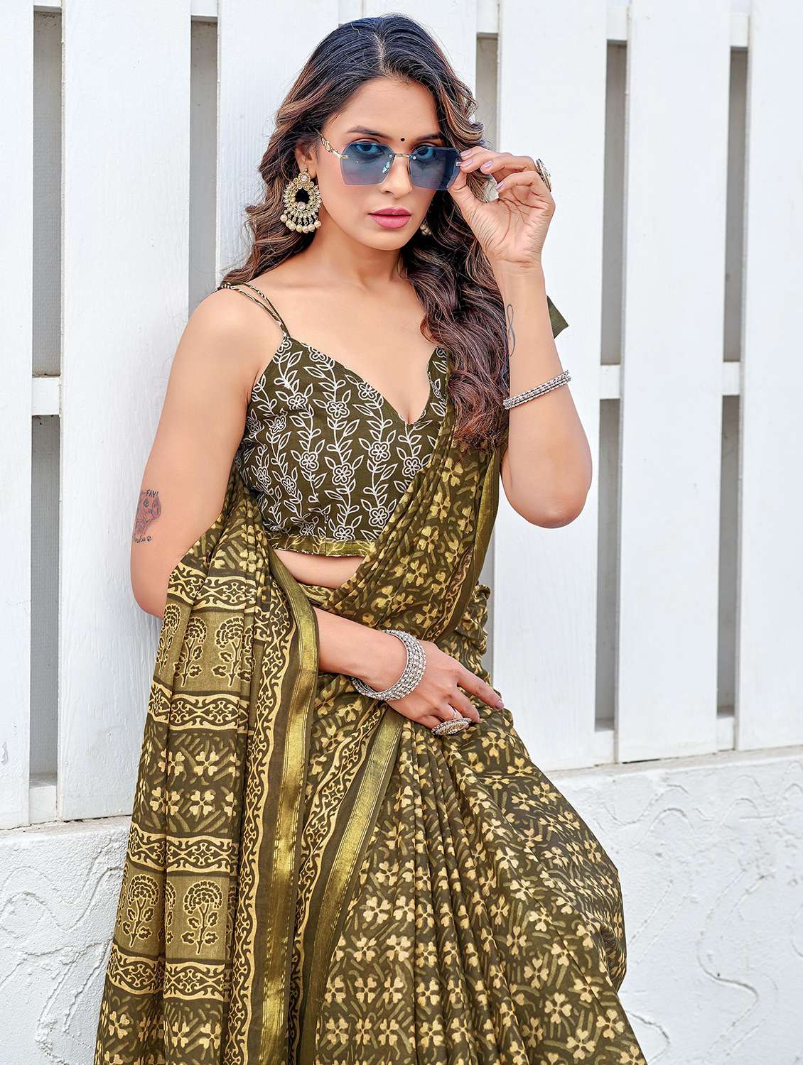 women printed casual wear saree with blouse - 21961400 -  Standard Image - 2