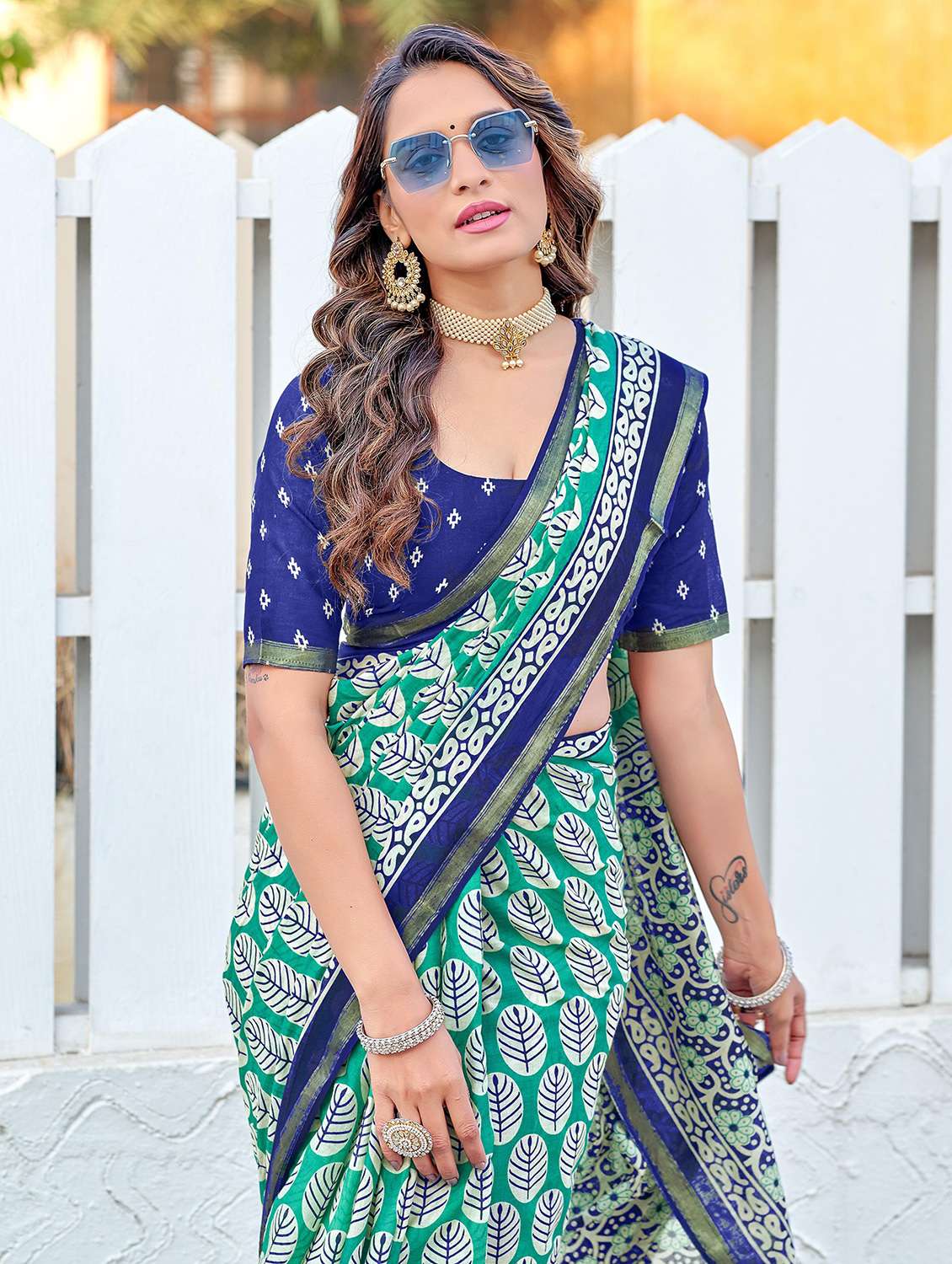 women printed casual wear saree with blouse - 21961401 -  Standard Image - 2