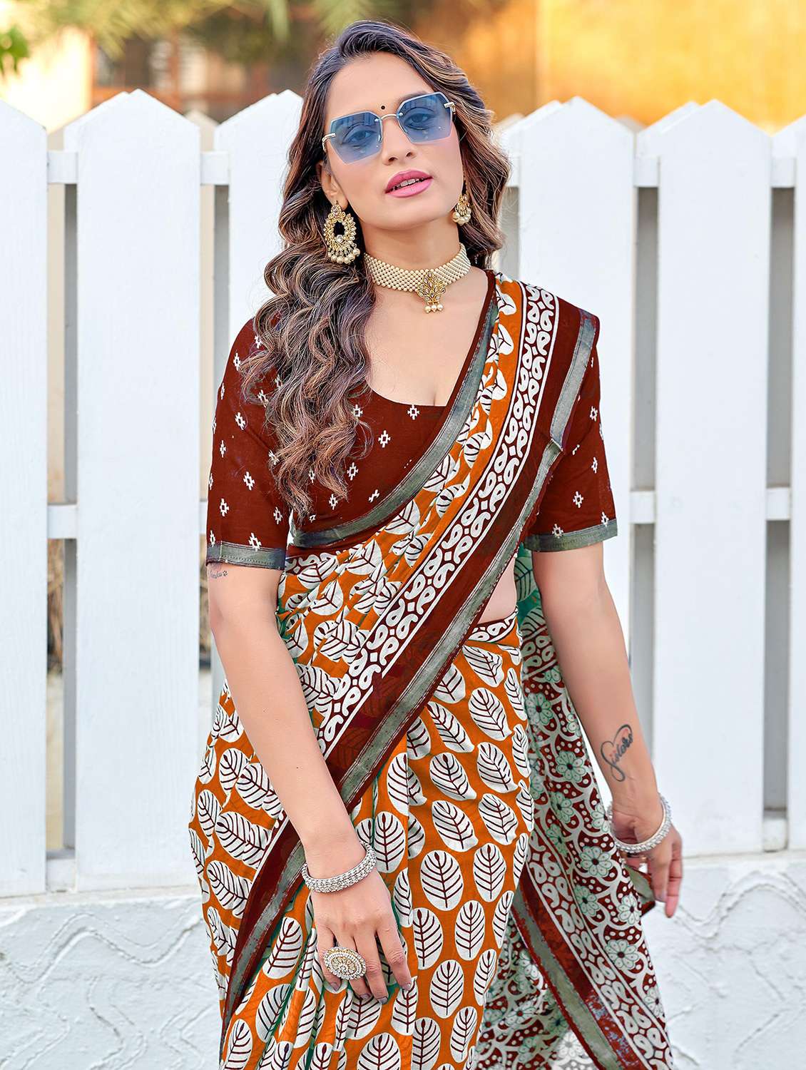 women printed casual wear saree with blouse - 21961402 -  Standard Image - 2
