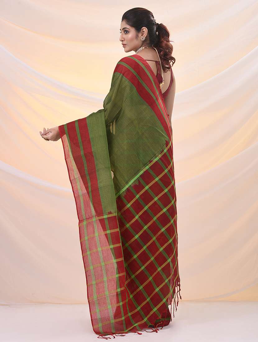 women solid with striped bordered saree with blouse - 21961509 - Standard Image - 2