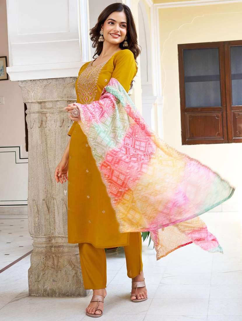 women three quarter sleeve kurta pant with dupatta set - 21961649 - Standard Image - 2