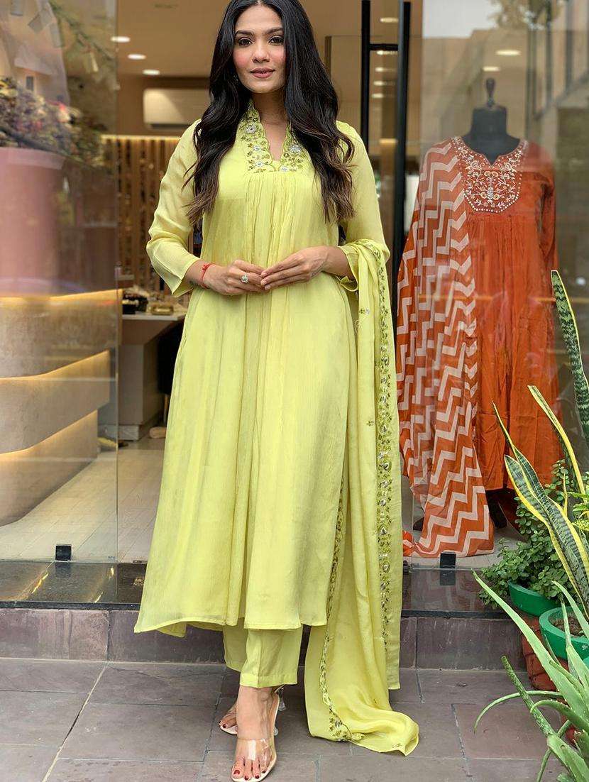 women three quarter sleeve kurta pant with dupatta set - 21961682 -  Standard Image - 2