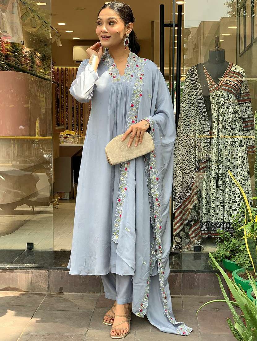women three quarter sleeve kurta pant with dupatta set - 21961683 - Zoom Image - 0