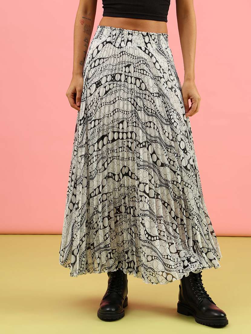 women printed mid rise flared skirt