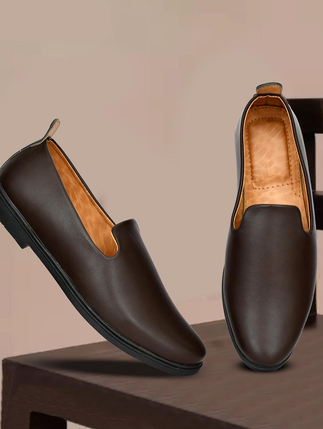 men brown slip on mojari - 21961887 - Zoom Image - 0