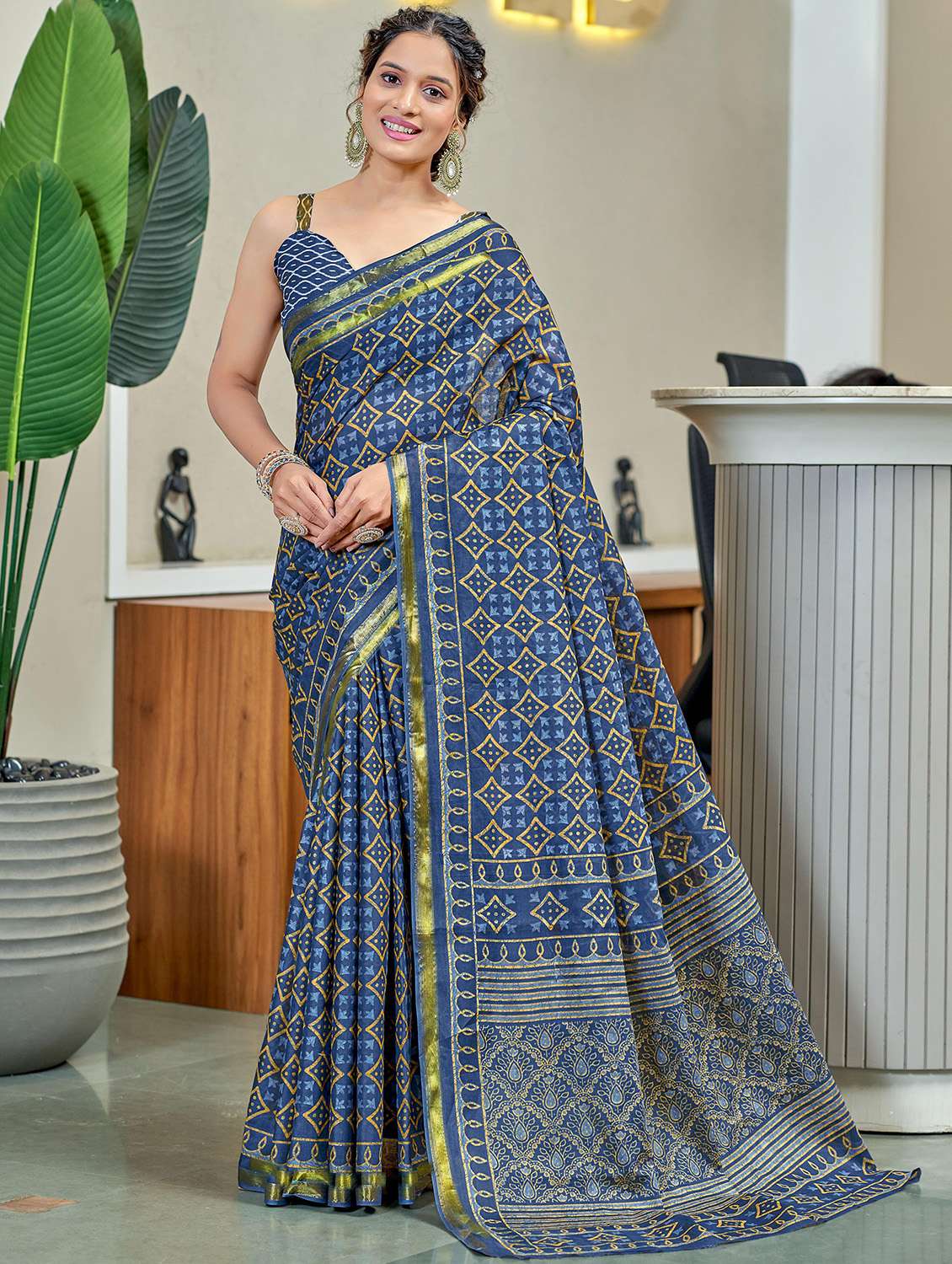 women printed casual wear saree with blouse