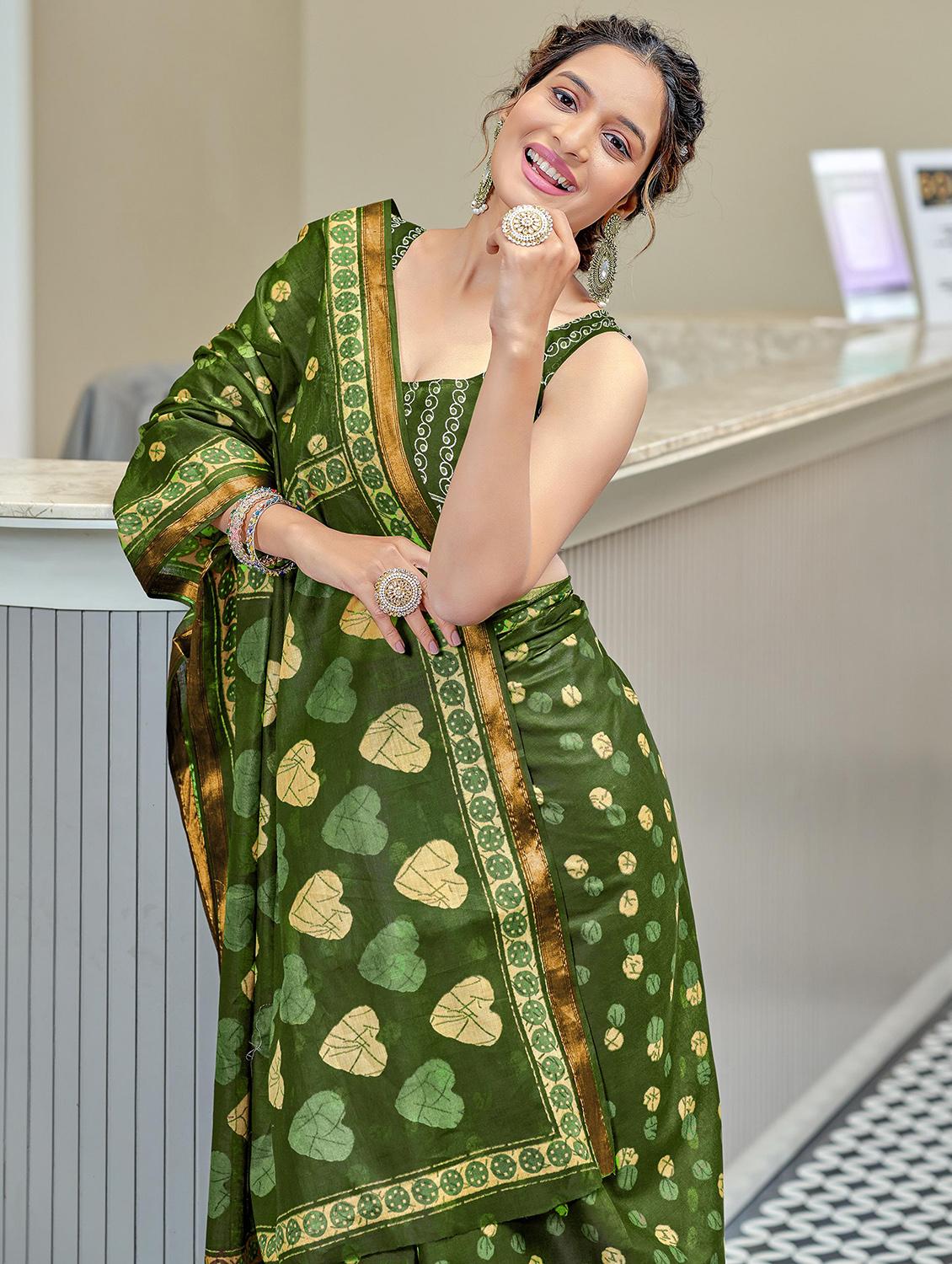 women printed casual wear saree with blouse - 21962397 - Standard Image - 2