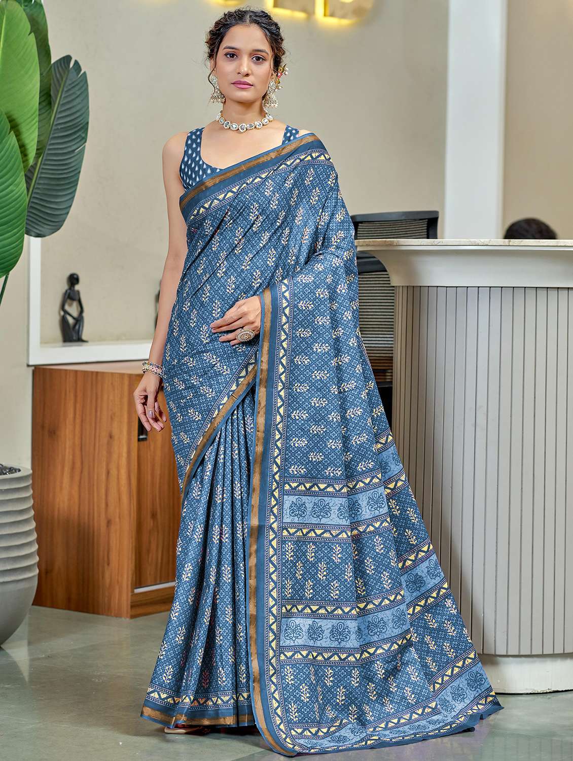 women printed casual wear saree with blouse - 21962399 -  Zoom Image - 0