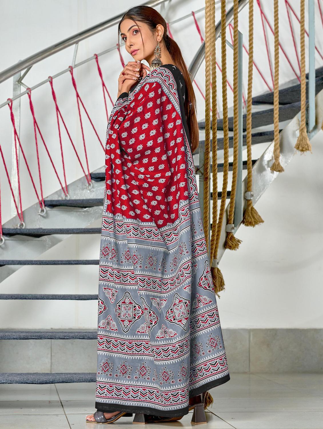 women printed casual wear saree with blouse - 21962975 - Standard Image - 2