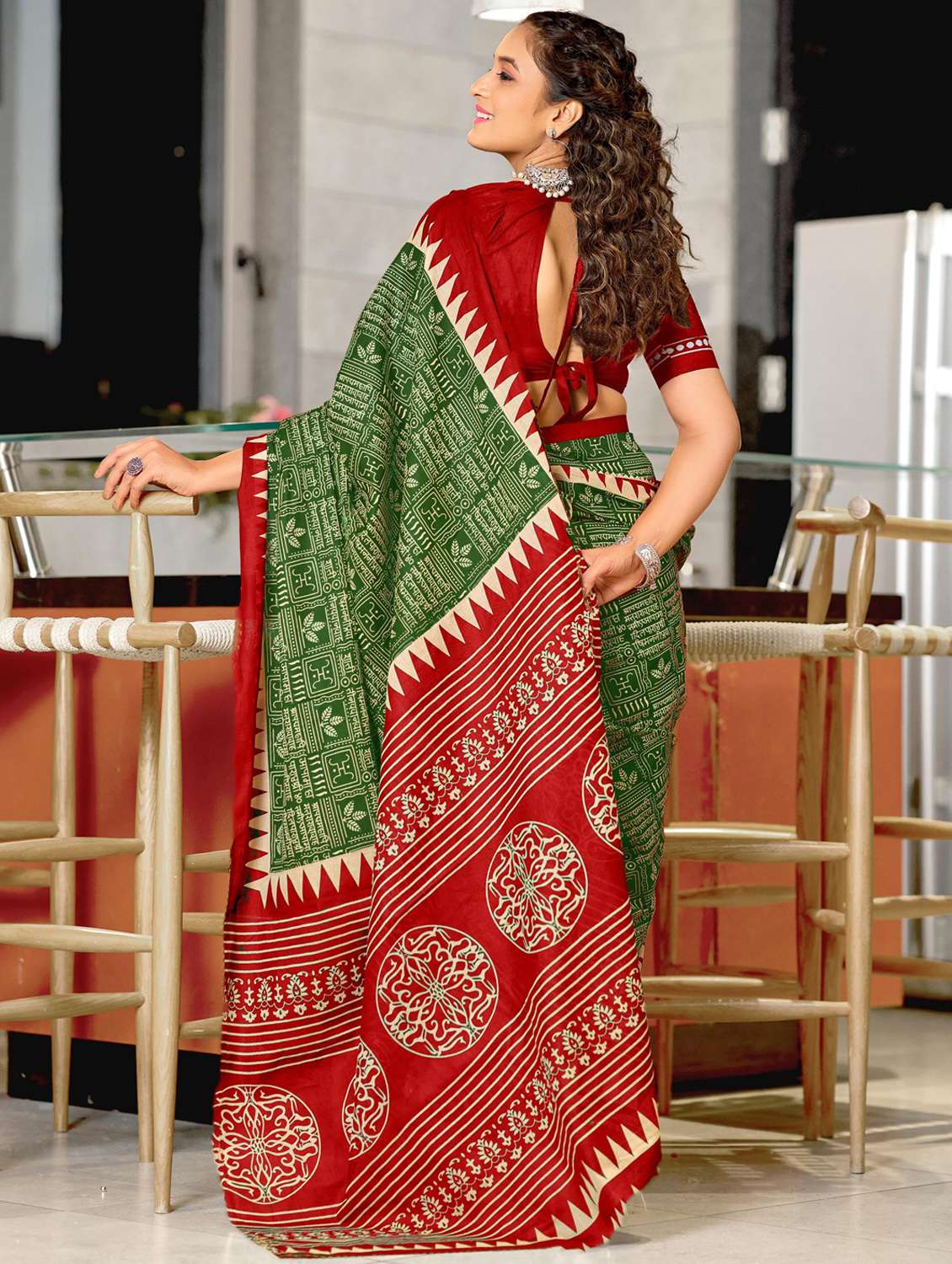 women printed casual wear saree with blouse - 21962990 -  Standard Image - 2