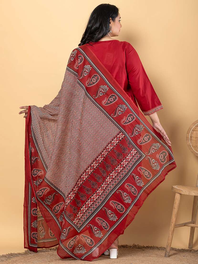 women plus size three quarter sleeve kurta pant with dupatta set - 21963090 -  Standard Image - 2