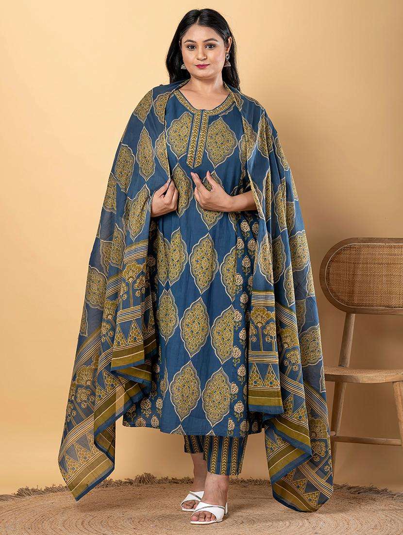women plus size three quarter sleeve kurta pant with dupatta set - 21963097 -  Standard Image - 2