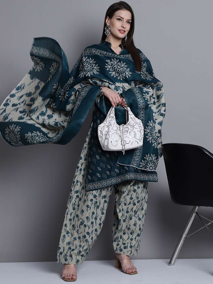 women printed three quarter sleeve kurta salwar with dupatta set