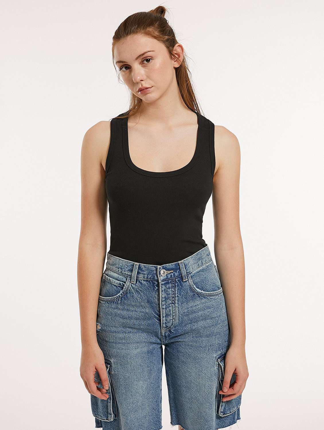 women black solid sleeveless tank top