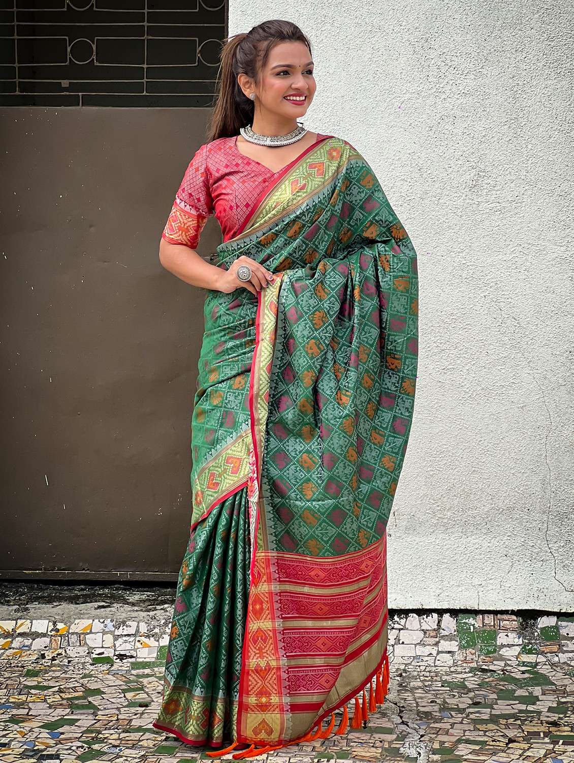 women self design patola saree with blouse - 21964303 -  Standard Image - 2