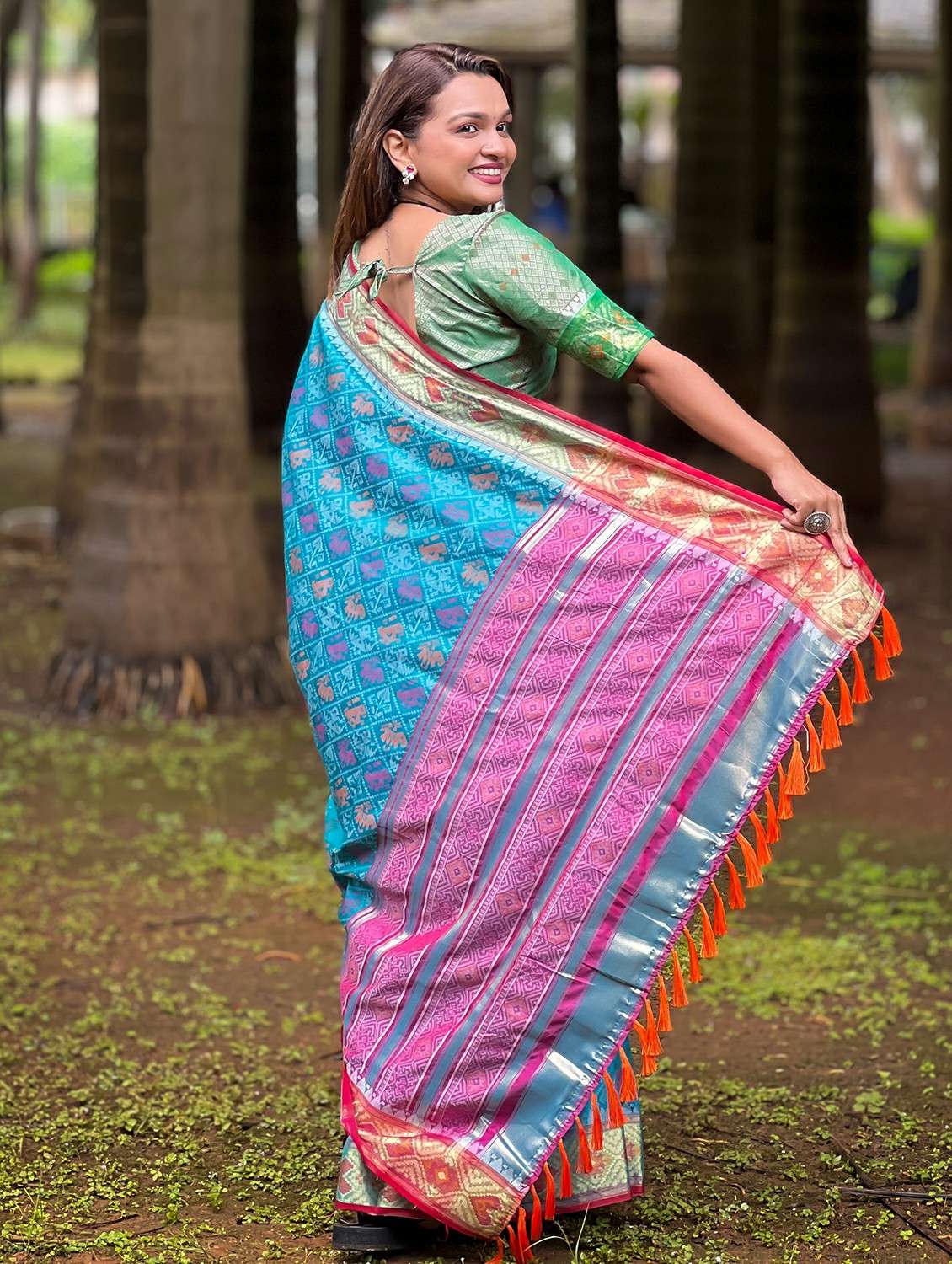 women self design patola saree with blouse - 21964306 -  Standard Image - 2