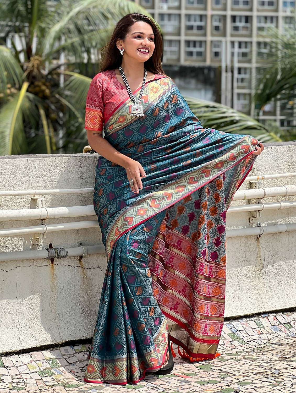 women self design patola saree with blouse - 21964307 -  Standard Image - 2