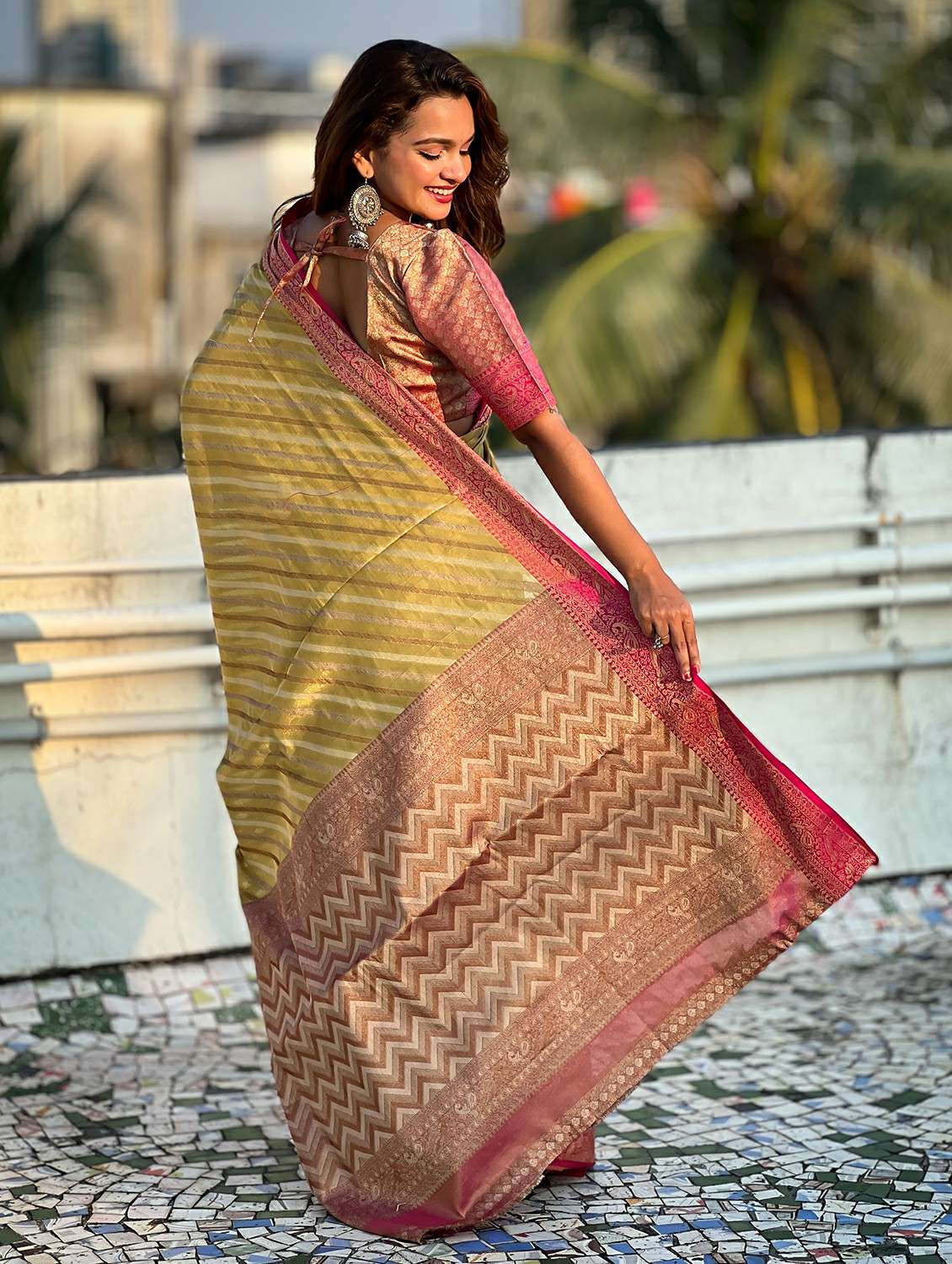 women self design banarasi saree with blouse - 21965076 - Standard Image - 2