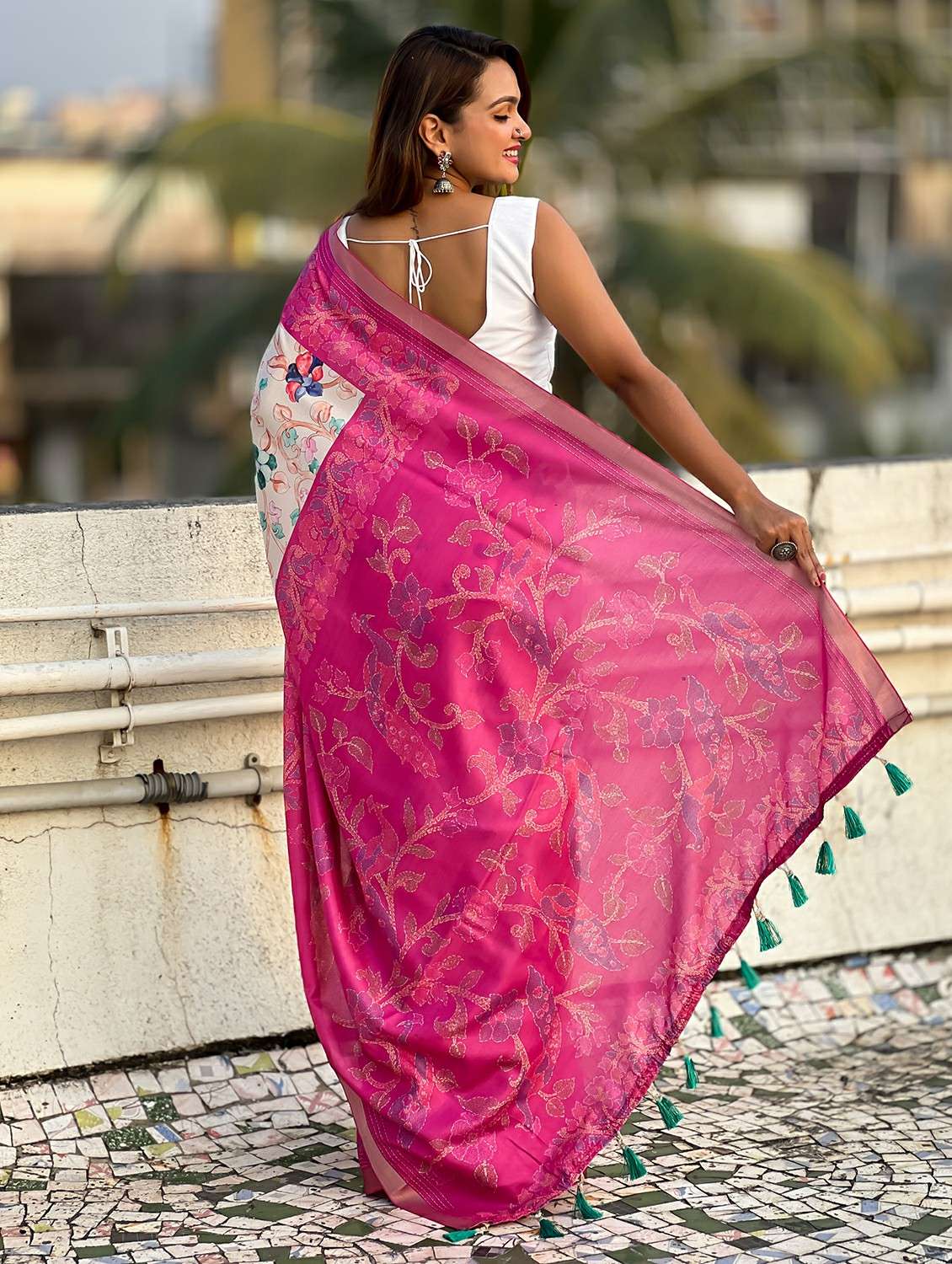 women floral printed bordered saree with blouse - 21965096 -  Standard Image - 2