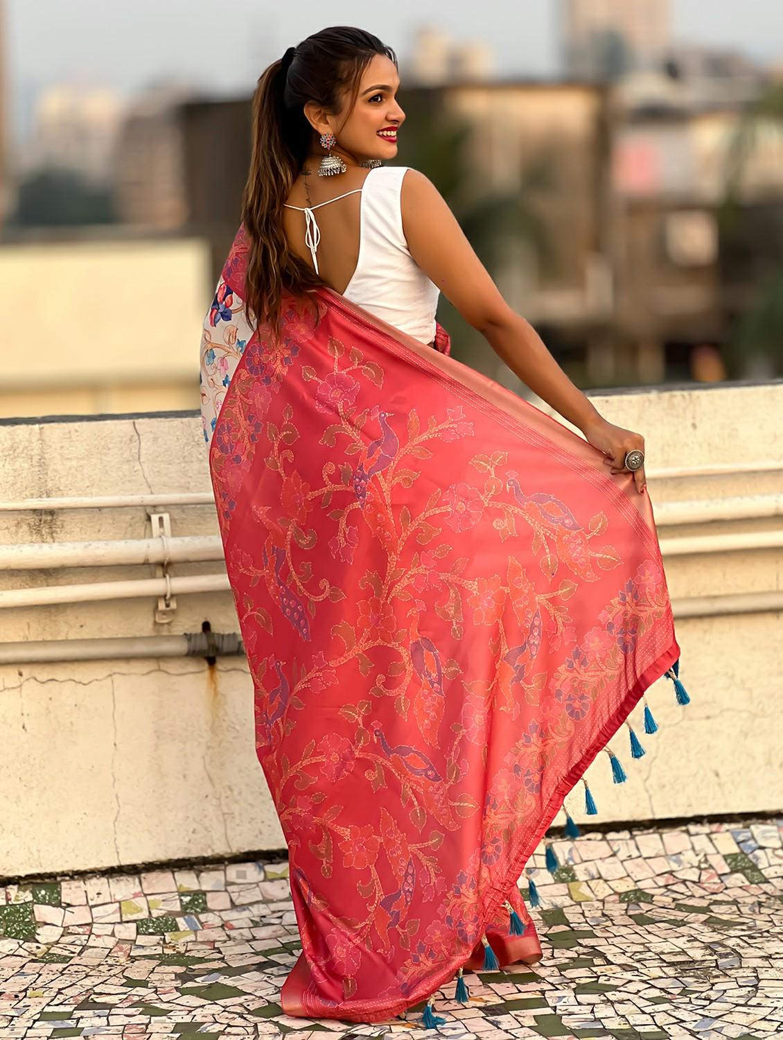 women floral printed bordered saree with blouse - 21965097 - Standard Image - 2