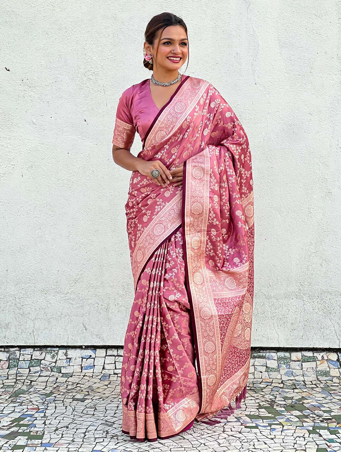women self design banarasi saree with blouse