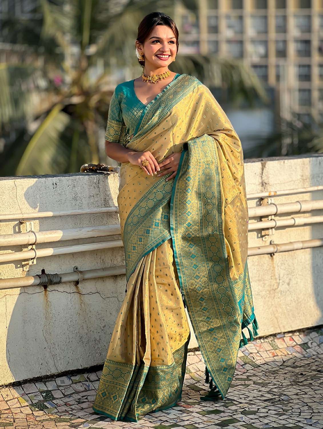 women self design banarasi saree with blouse - 21965105 -  Standard Image - 2