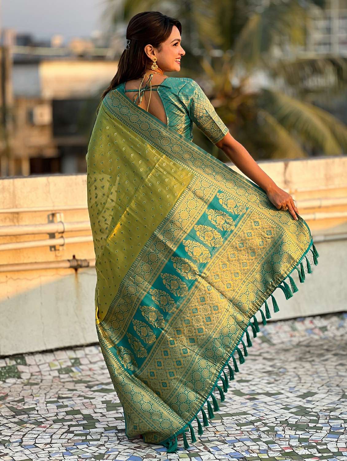 women self design banarasi saree with blouse - 21965106 -  Standard Image - 2