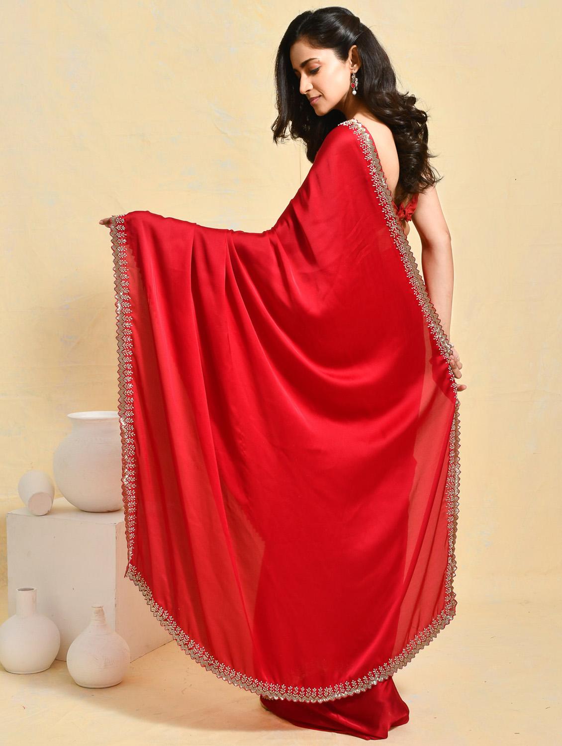 women solid with embellished bordered saree with blouse - 21965527 - Standard Image - 2
