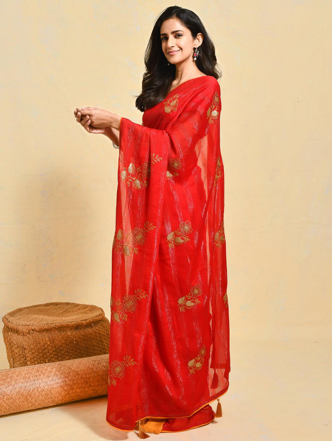 women striped embroidered saree with blouse - 21965566 - Standard Image - 2