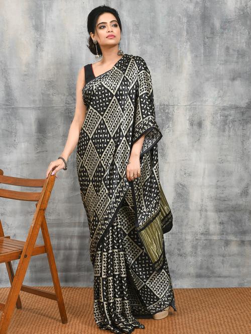 women printed casual wear saree with blouse - 21965606 - Standard Image - 0
