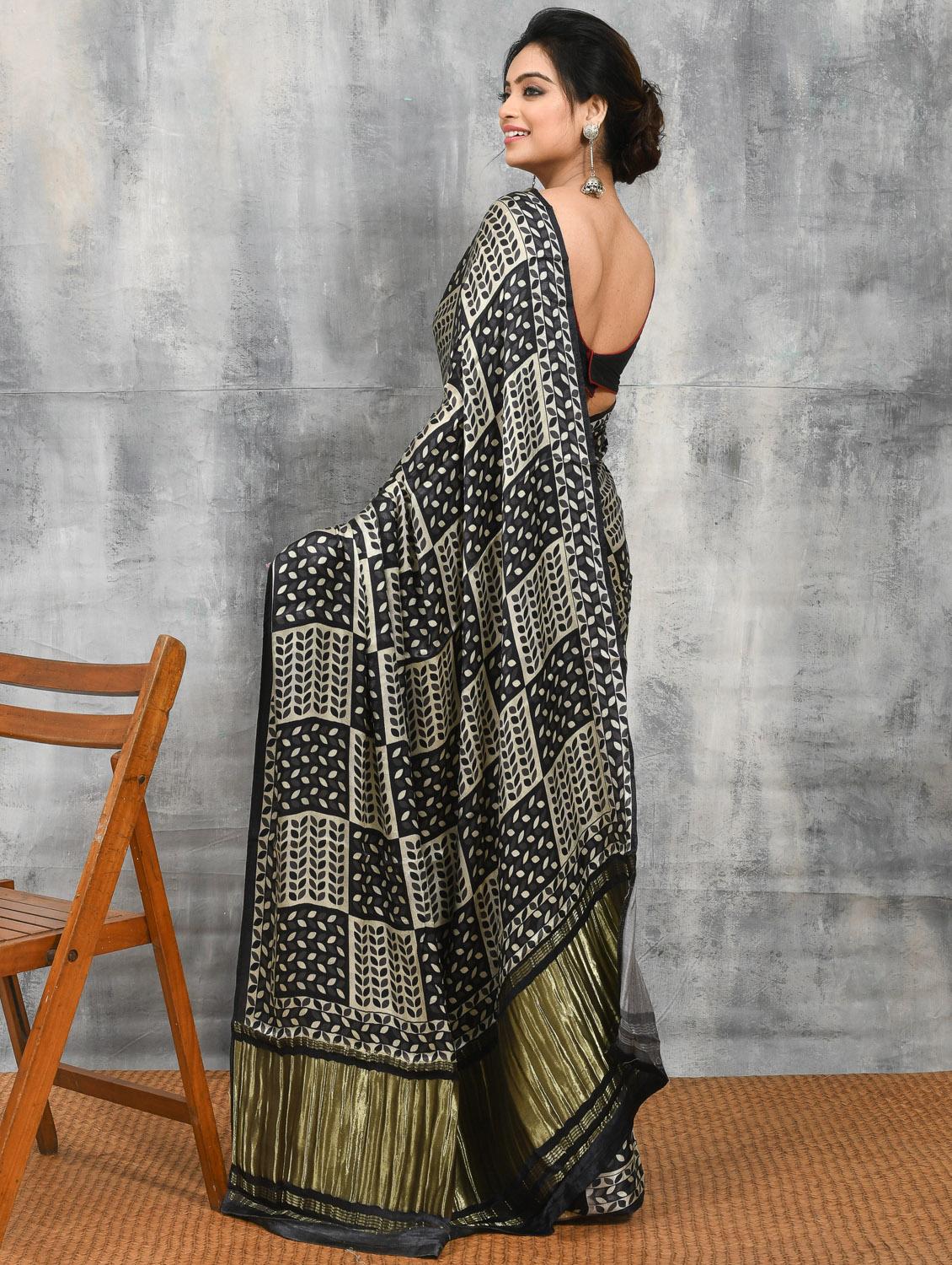 women printed casual wear saree with blouse - 21965606 - Standard Image - 2