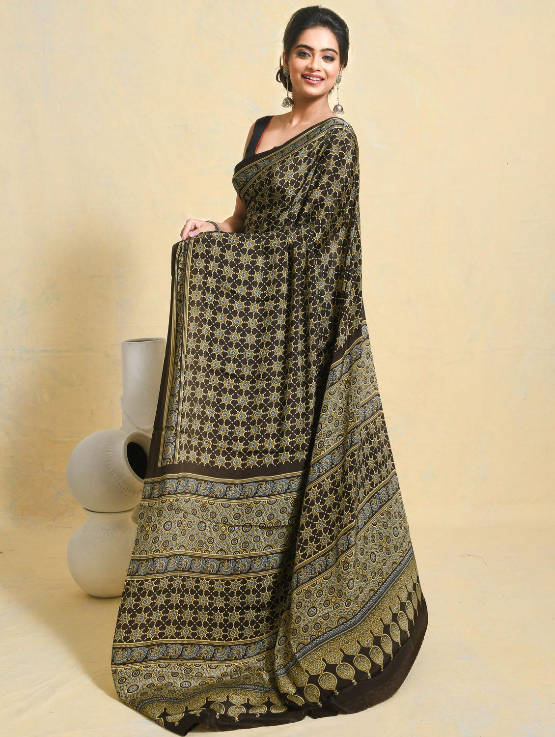 women printed casual wear saree with blouse - 21965617 - Zoom Image - 0