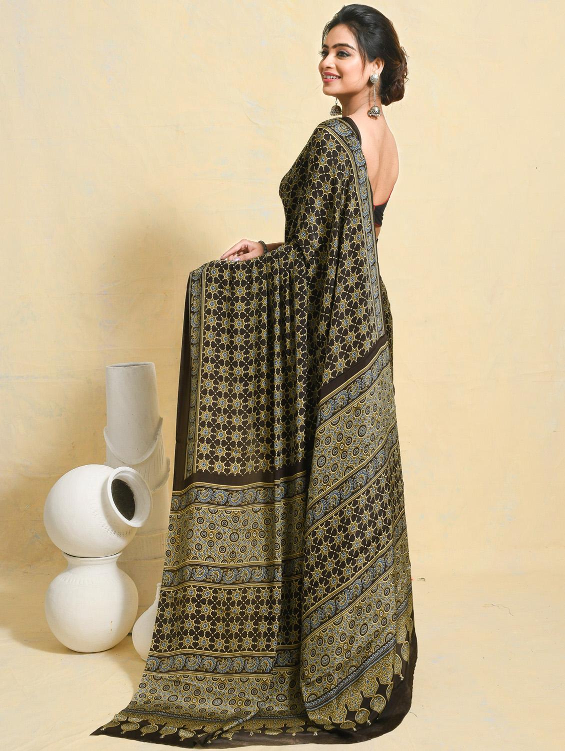 women printed casual wear saree with blouse - 21965617 - Standard Image - 2