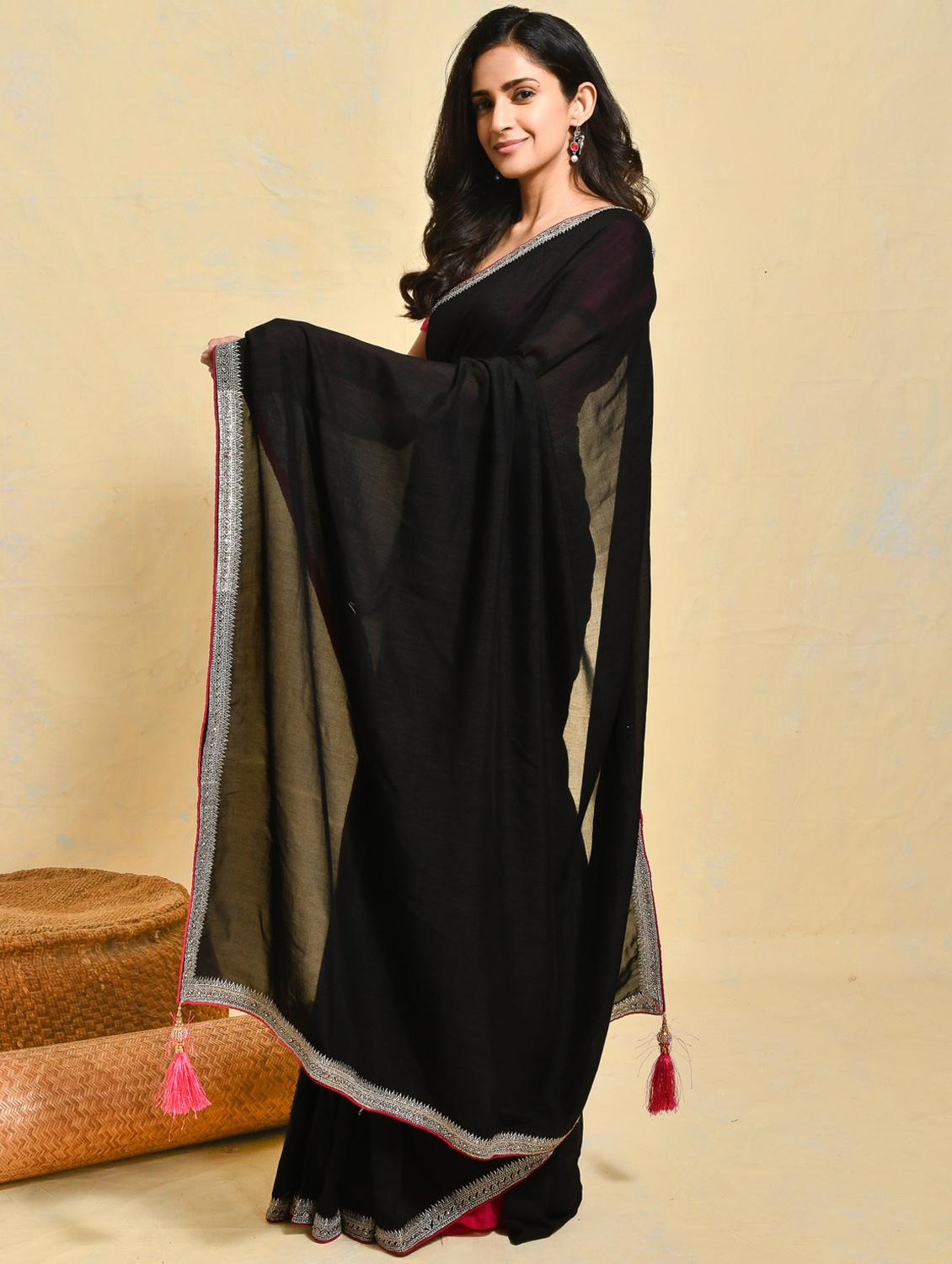 women solid with embellished bordered saree with blouse - 21965648 - Standard Image - 2