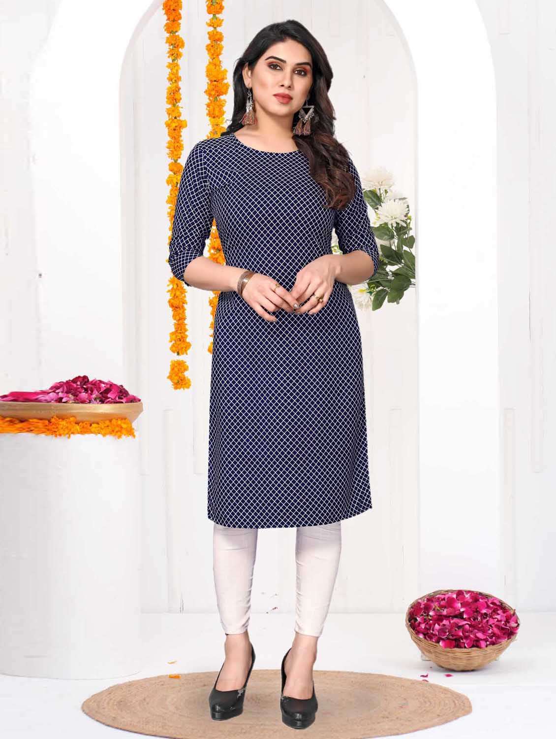 women checkered three quarter sleeve straight kurta
