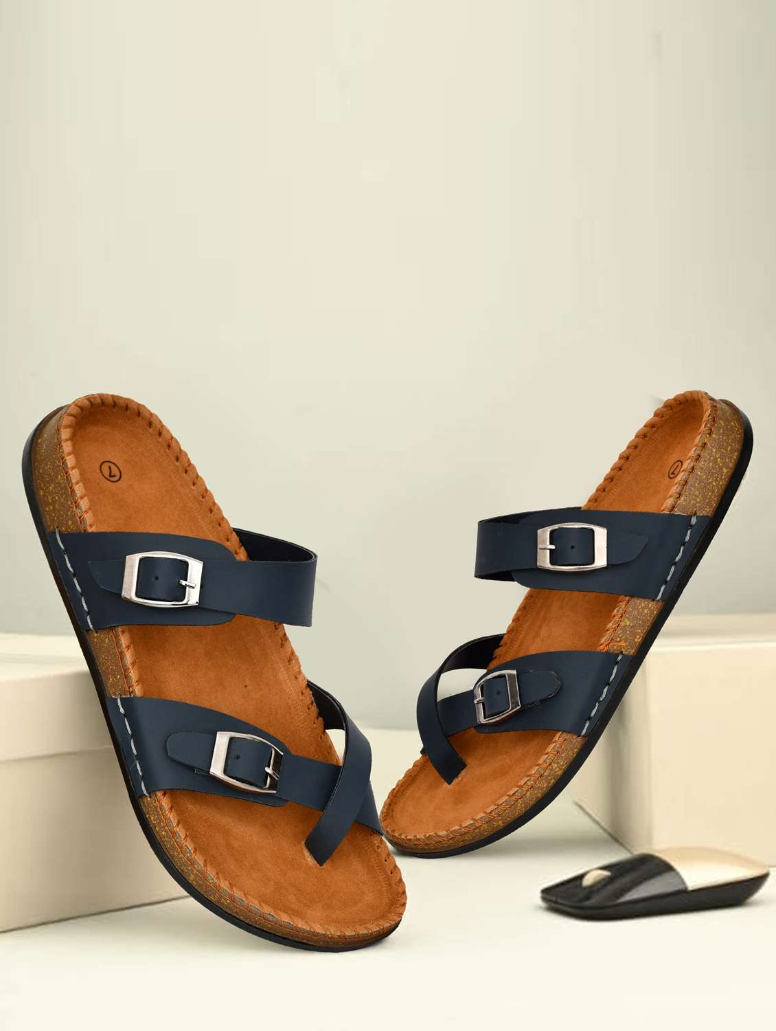 men solid toe separator sandal