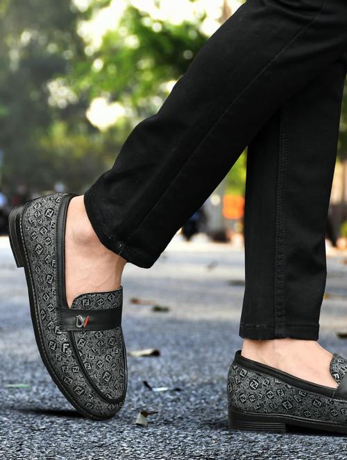 men printed slip on loafer - 21966222 -  Standard Image - 0